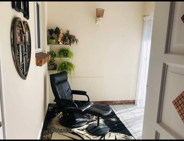 2 BEDROOM TOWNHOUSE FOR SALE IN UVONGO